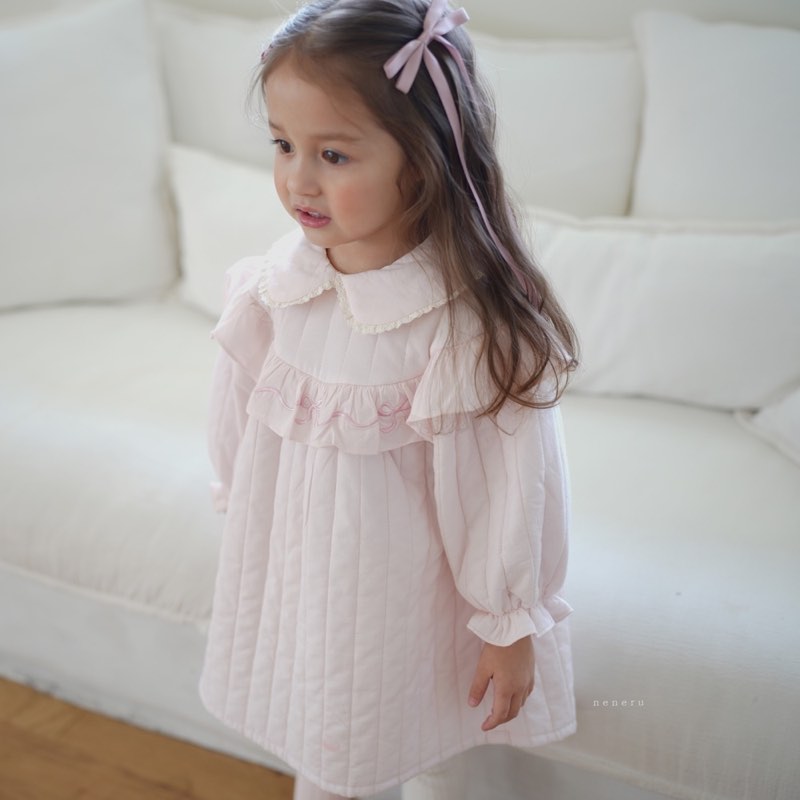 neneru Ribbon quilted dress · Pink